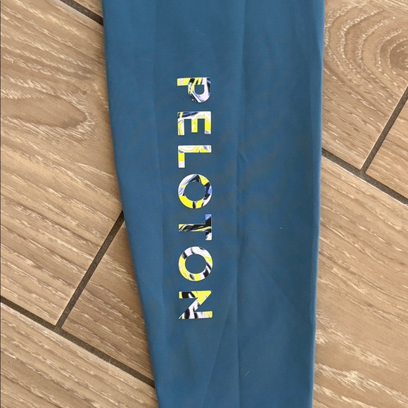 Peloton Blue Athletic workout leggings Women’s size Medium - Picture 5 of 5
